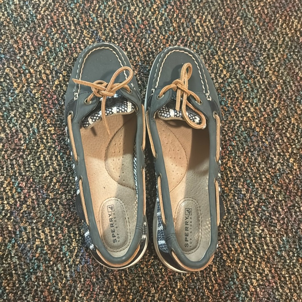 Like new sperrys